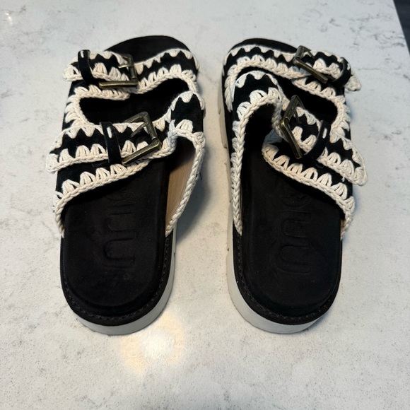 Like New-high end-MOU BIO Black and White Women's Sandals Two Buckles SZ 39 - Picture 5 of 14